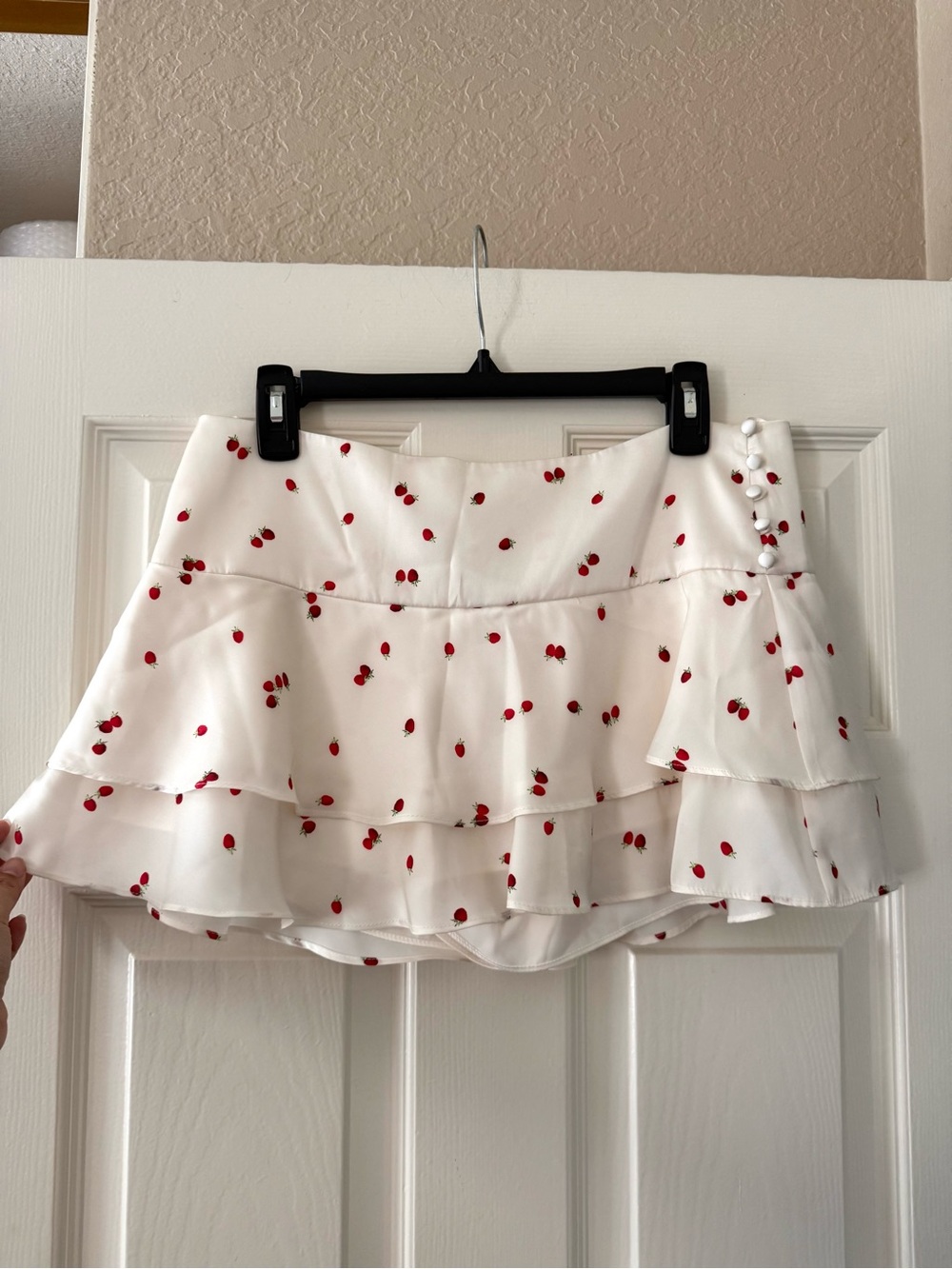 BNWT Zara Cream Ruffled Strawberry Mini Skirt